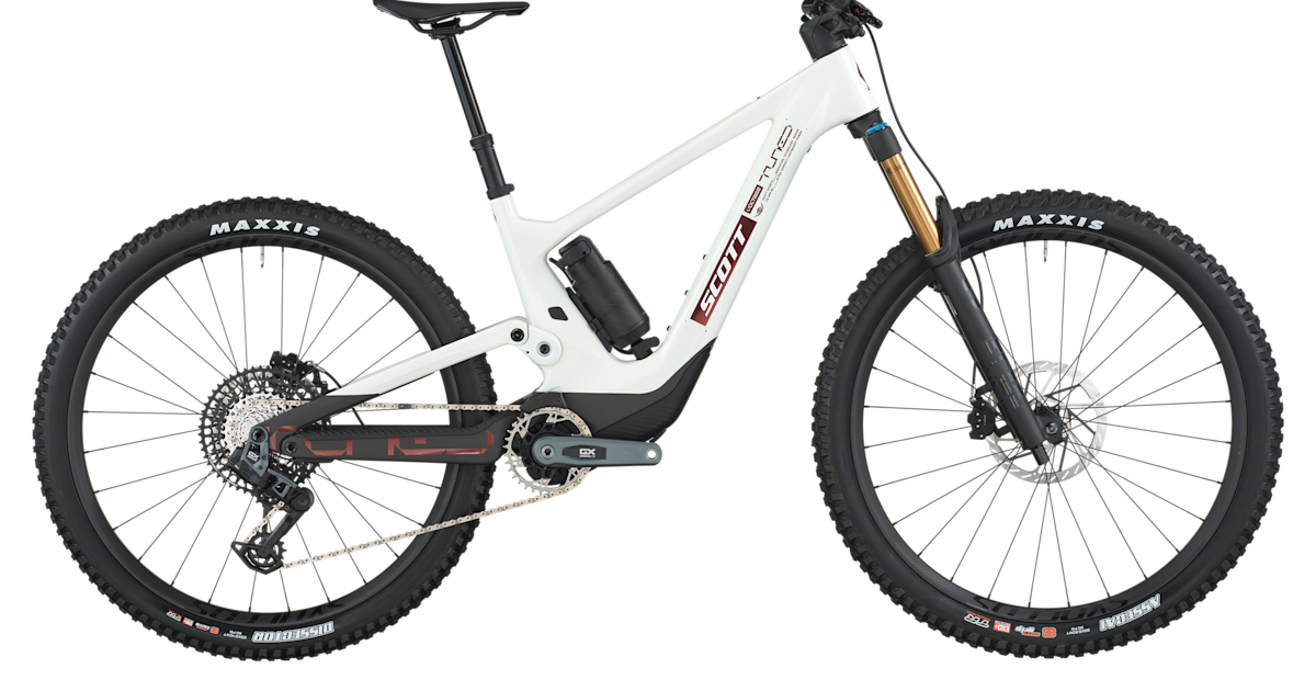 SCOTT Voltage 900 Tuned e-MTB, studio side view
